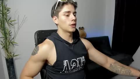 Snapshot of gio_russo chatting on December 2024 07:05:02 AM GioRusso online show from December 2024 07:05:02 AM