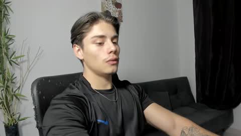 Snapshot of gio_russo chatting on December 2024 01:36:02 AM GioRusso online show from December 2024 01:36:02 AM