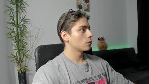 Snapshot of gio_russo chatting on December 2024 02:19:01 AM GioRusso online show from December 2024 02:19:01 AM