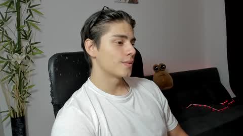 Snapshot of gio_russo chatting on January 2025 05:45:02 AM GioRusso online show from January 2025 05:45:02 AM