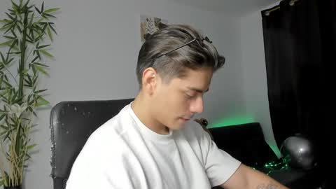 Snapshot of gio_russo chatting on January 2025 02:39:01 PM GioRusso online show from January 2025 02:39:01 PM