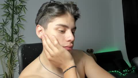 Snapshot of gio_russo chatting on January 2025 09:25:01 PM GioRusso online show from January 2025 09:25:01 PM