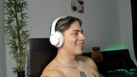 Snapshot of gio_russo chatting on January 2025 05:14:02 AM GioRusso online show from January 2025 05:14:02 AM