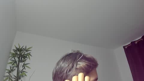 Snapshot of gio_russo chatting on January 2025 04:52:01 PM GioRusso online show from January 2025 04:52:01 PM