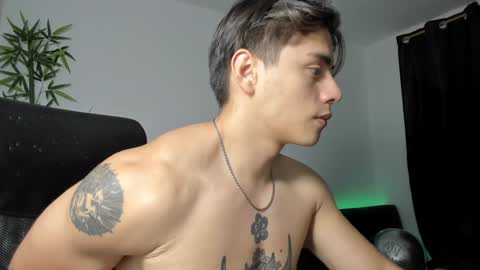 Snapshot of gio_russo chatting on January 2025 07:53:02 PM GioRusso online show from January 2025 07:53:02 PM