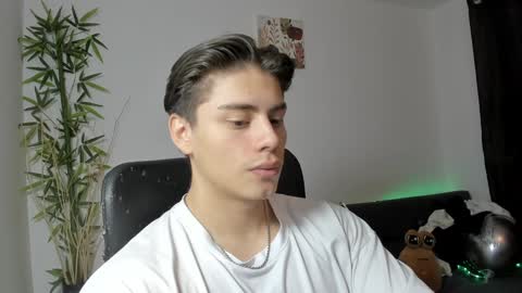 Snapshot of gio_russo chatting on February 2025 04:10:01 PM GioRusso online show from February 2025 04:10:01 PM