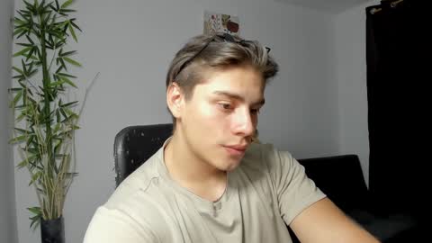 Snapshot of gio_russo chatting on February 2025 04:14:02 AM GioRusso online show from February 2025 04:14:02 AM