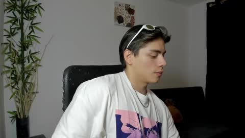 Snapshot of gio_russo chatting on February 2025 05:53:02 AM GioRusso online show from February 2025 05:53:02 AM