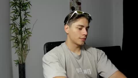 Snapshot of gio_russo chatting on February 2025 04:20:02 PM GioRusso online show from February 2025 04:20:02 PM