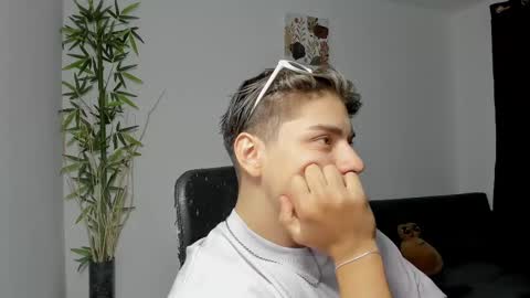 Snapshot of gio_russo chatting on February 2025 09:33:02 PM GioRusso online show from February 2025 09:33:02 PM