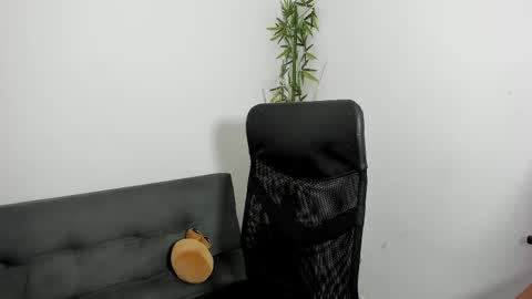 Snapshot of gio_russo chatting on March 2025 04:44:02 PM GioRusso online show from March 2025 04:44:02 PM