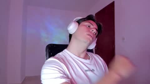 Snapshot of gio_russo chatting on September 2025 07:29:01 PM GioRusso online show from September 2025 07:29:01 PM