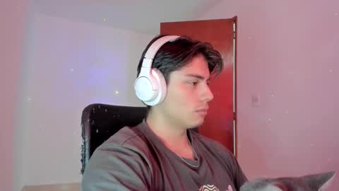 Snapshot of gio_russo chatting on September 2025 06:13:02 PM GioRusso online show from September 2025 06:13:02 PM