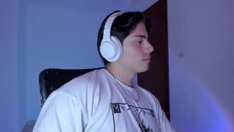 Snapshot of gio_russo chatting on October 2025 09:35:01 PM GioRusso online show from October 2025 09:35:01 PM