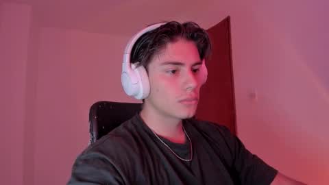 Snapshot of gio_russo chatting on October 2025 09:03:02 PM GioRusso online show from October 2025 09:03:02 PM