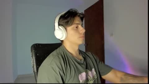 Snapshot of gio_russo chatting on October 2025 12:11:01 AM GioRusso online show from October 2025 12:11:01 AM