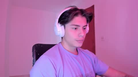 Snapshot of gio_russo chatting on October 2025 07:03:01 PM GioRusso online show from October 2025 07:03:01 PM