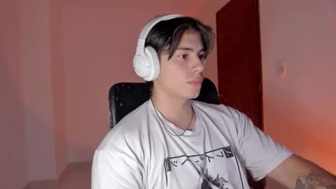 Snapshot of gio_russo chatting on October 2025 06:25:01 AM GioRusso online show from October 2025 06:25:01 AM