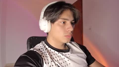 Snapshot of gio_russo chatting on March 2026 02:04:02 AM GioRusso online show from March 2026 02:04:02 AM