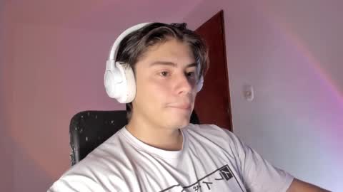 Snapshot of gio_russo chatting on April 2026 01:43:01 AM GioRusso online show from April 2026 01:43:01 AM