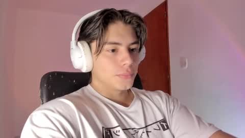 Snapshot of gio_russo chatting on April 2026 02:54:01 PM GioRusso online show from April 2026 02:54:01 PM