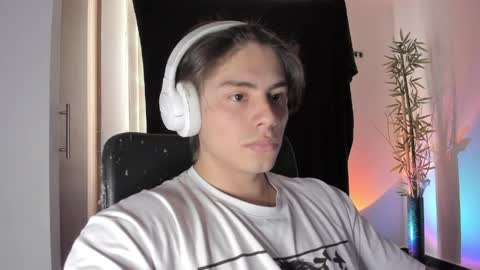 Snapshot of gio_russo chatting on April 2026 07:55:02 PM GioRusso online show from April 2026 07:55:02 PM