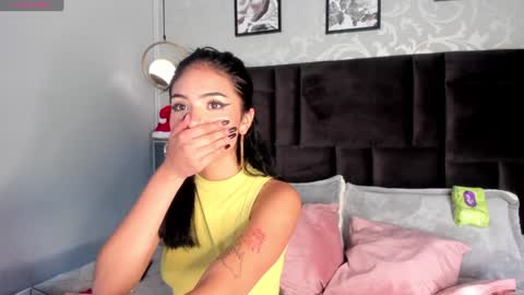 Snapshot of giovanna_oliveira chatting on December 2024 01:22:01 PM Giovanna online show from December 2024 01:22:01 PM