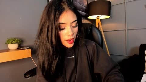 Snapshot of giovanna_oliveira chatting on January 2025 08:26:02 AM Giovanna online show from January 2025 08:26:02 AM