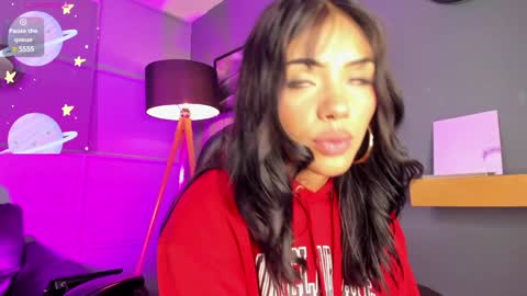 Snapshot of giovanna_oliveira chatting on January 2025 08:31:01 AM Giovanna online show from January 2025 08:31:01 AM