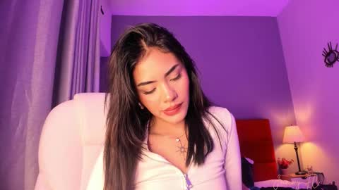 Snapshot of giovanna_oliveira chatting on September 2025 06:02:02 AM Giovanna online show from September 2025 06:02:02 AM