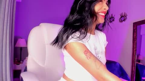 Snapshot of giovanna_oliveira chatting on November 2025 05:43:01 AM Giovanna online show from November 2025 05:43:01 AM