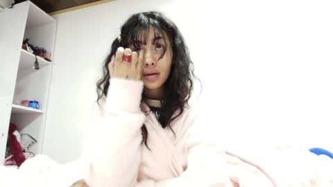 Snapshot of giovanna_oliveria chatting on April 2026 07:00:02 AM giovanna_oliveria online show from April 2026 07:00:02 AM