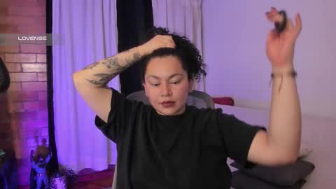 girl_inline online show from November 2025 12:49:01 AM