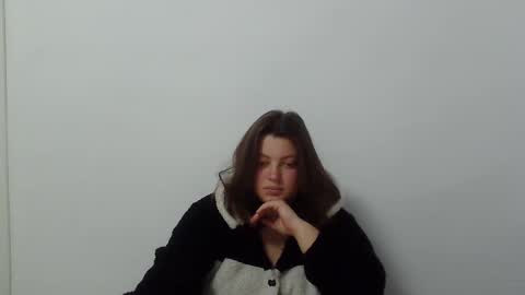 Snapshot of girl_leya chatting on October 2025 08:51:01 PM girl_leya online show from October 2025 08:51:01 PM