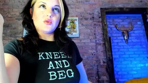 Snapshot of girlnamedcheese chatting on January 2025 10:15:02 PM Cheese online show from January 2025 10:15:02 PM