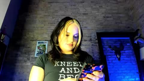 Snapshot of girlnamedcheese chatting on January 2025 01:18:02 AM Cheese online show from January 2025 01:18:02 AM