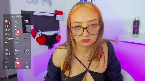 Snapshot of girlsativa chatting on October 2025 06:43:01 PM Maze Thumbs up online show from October 2025 06:43:01 PM