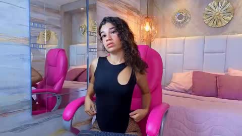 Snapshot of girlsweetgb chatting on September 2025 06:22:02 PM girlsweetgb online show from September 2025 06:22:02 PM