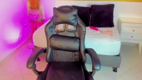 G I S E online show from April 2026 02:22:02 AM