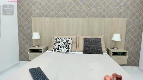 Gisela Moreno online show from October 2025 07:27:02 PM