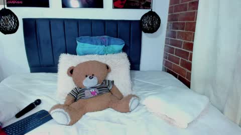 Snapshot of gisele_cedield chatting on April 2026 04:02:02 AM Kylie online show from April 2026 04:02:02 AM