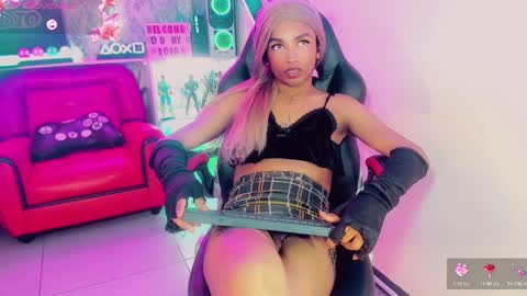 Snapshot of gisele_fox chatting on February 2025 09:48:01 PM Gisel online show from February 2025 09:48:01 PM