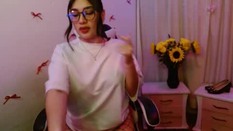 Snapshot of giselle_greey chatting on September 2025 05:12:01 AM giselle_greey online show from September 2025 05:12:01 AM
