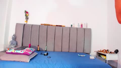 giselle_james online show from March 2026 06:04:02 PM