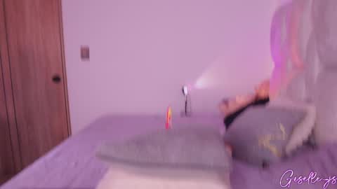 Instagram gisellee  22  online show from February 2025 06:59:01 PM