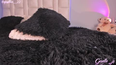 Instagram gisellee  22  online show from March 2025 06:34:02 PM