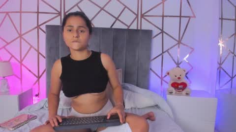 GISELLE ROLDAN online show from February 2025 05:51:02 PM