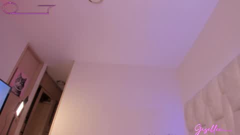 Snapshot of gisellee__ chatting on April 2026 06:52:02 PM online show from April 2026 06:52:02 PM