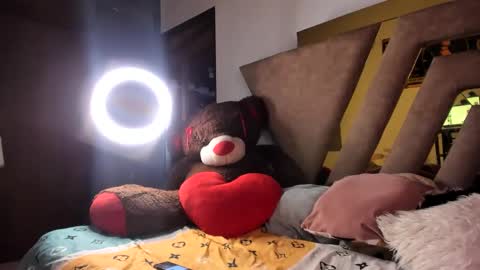 . Gisel Reyes . online show from December 2025 08:48:02 PM