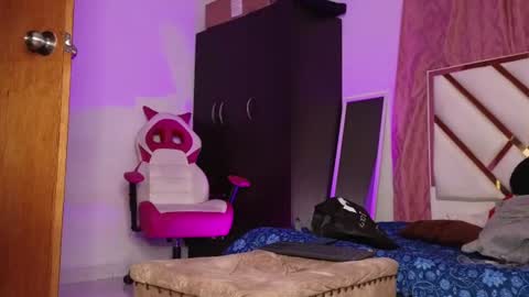 Snapshot of giselreyes1 chatting on July 2026 04:43:01 AM . Gisel Reyes . online show from July 2026 04:43:01 AM